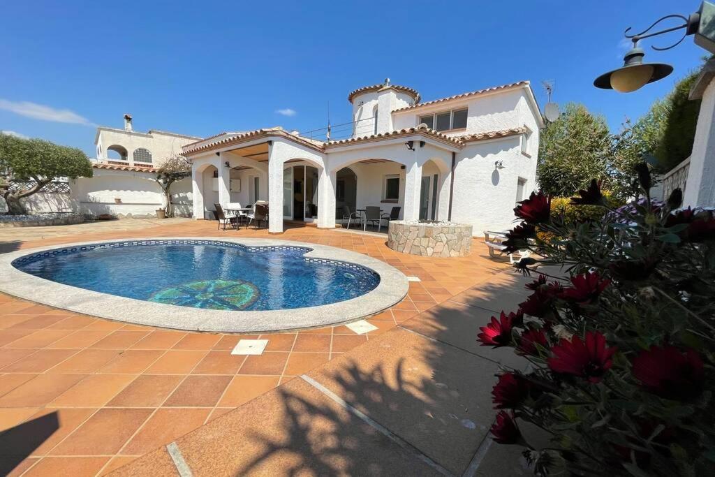 Villa Cozy Empuriabrava Piscina Privada エクステリア 写真