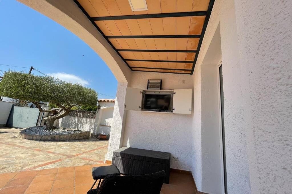 Villa Cozy Empuriabrava Piscina Privada エクステリア 写真